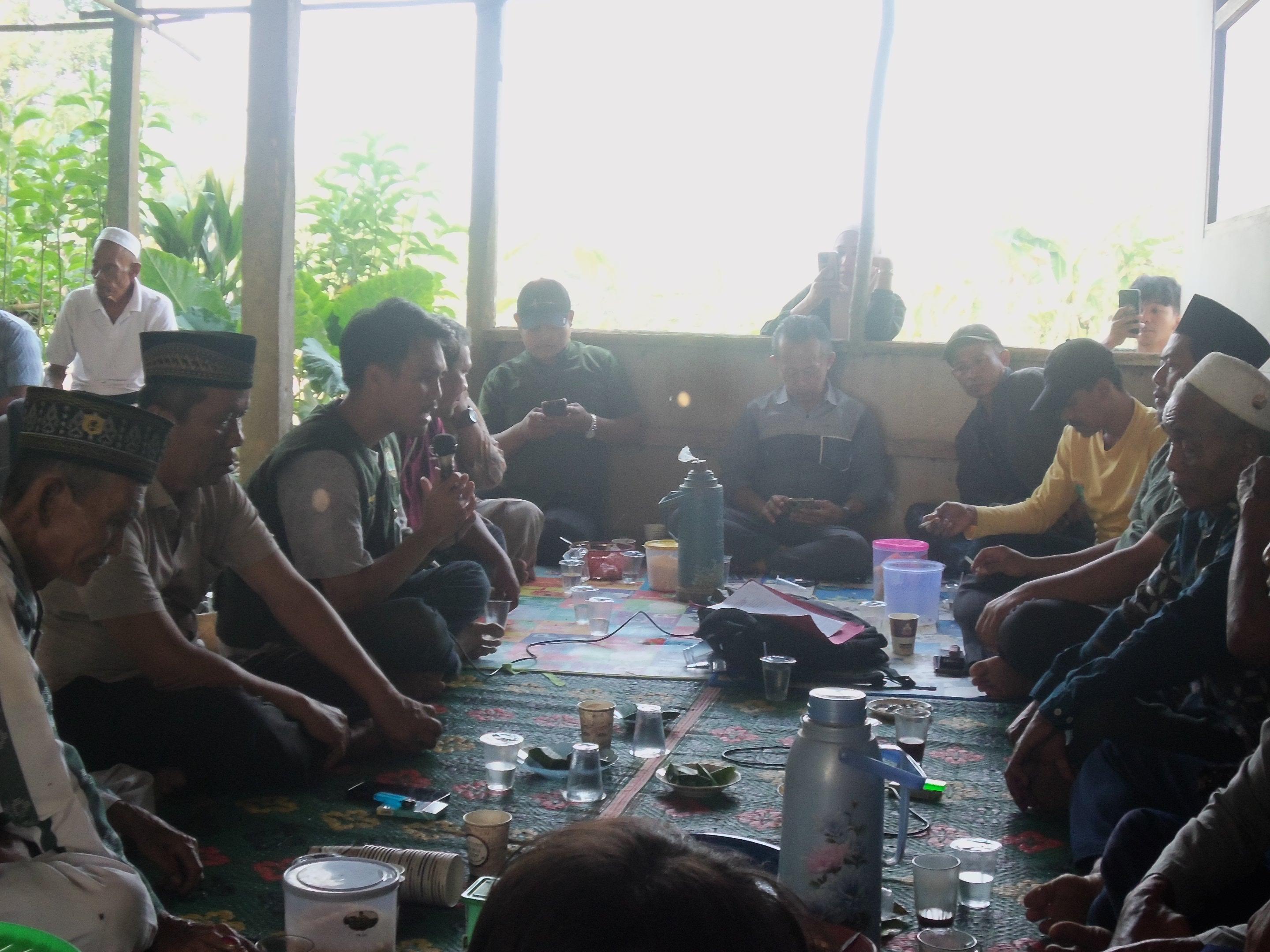 Mahasiswa KKN Hadiri Rapat BPD Desa Mulangsari